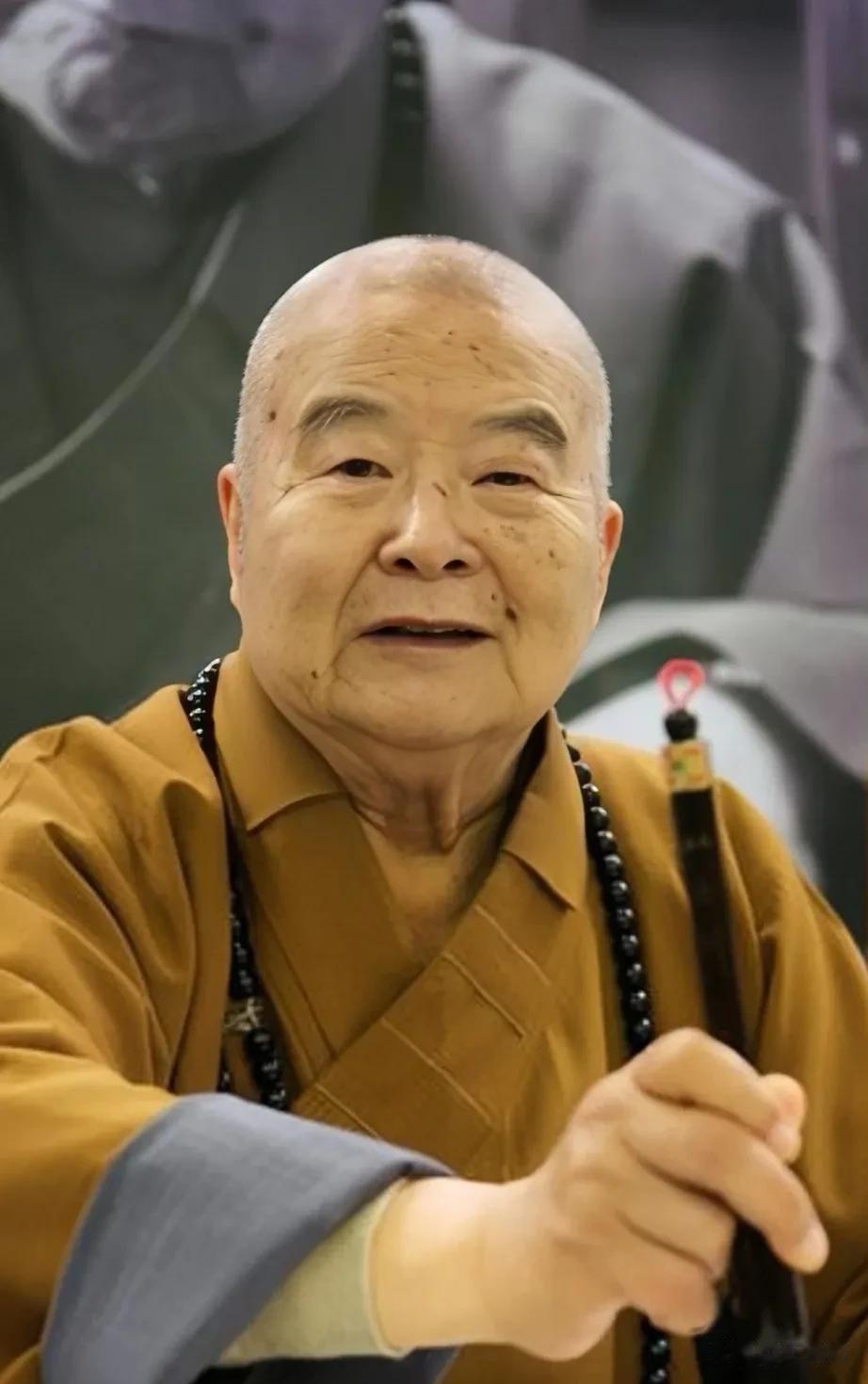 杨澜问星云大师:您多次来大陆，最大的感触是什么？本以为星云大师会赞美一番，没想到