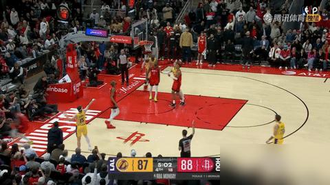 杜兰特8秒违例，教练组眼瞎？你真敢信？
湖人一个高位包夹，杜兰特球烫得像火炭，手