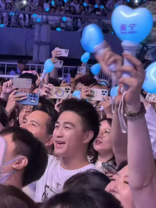 哈哈哈哈哈哈！看看这是谁