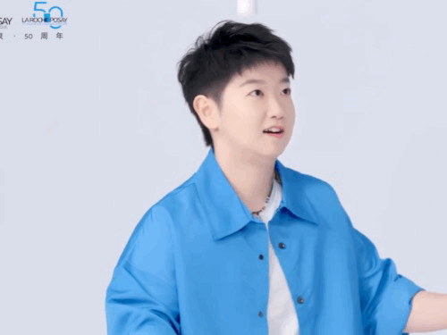 孙颖莎理肤泉品牌修护代言人 小莎玩游戏😸 ​​​