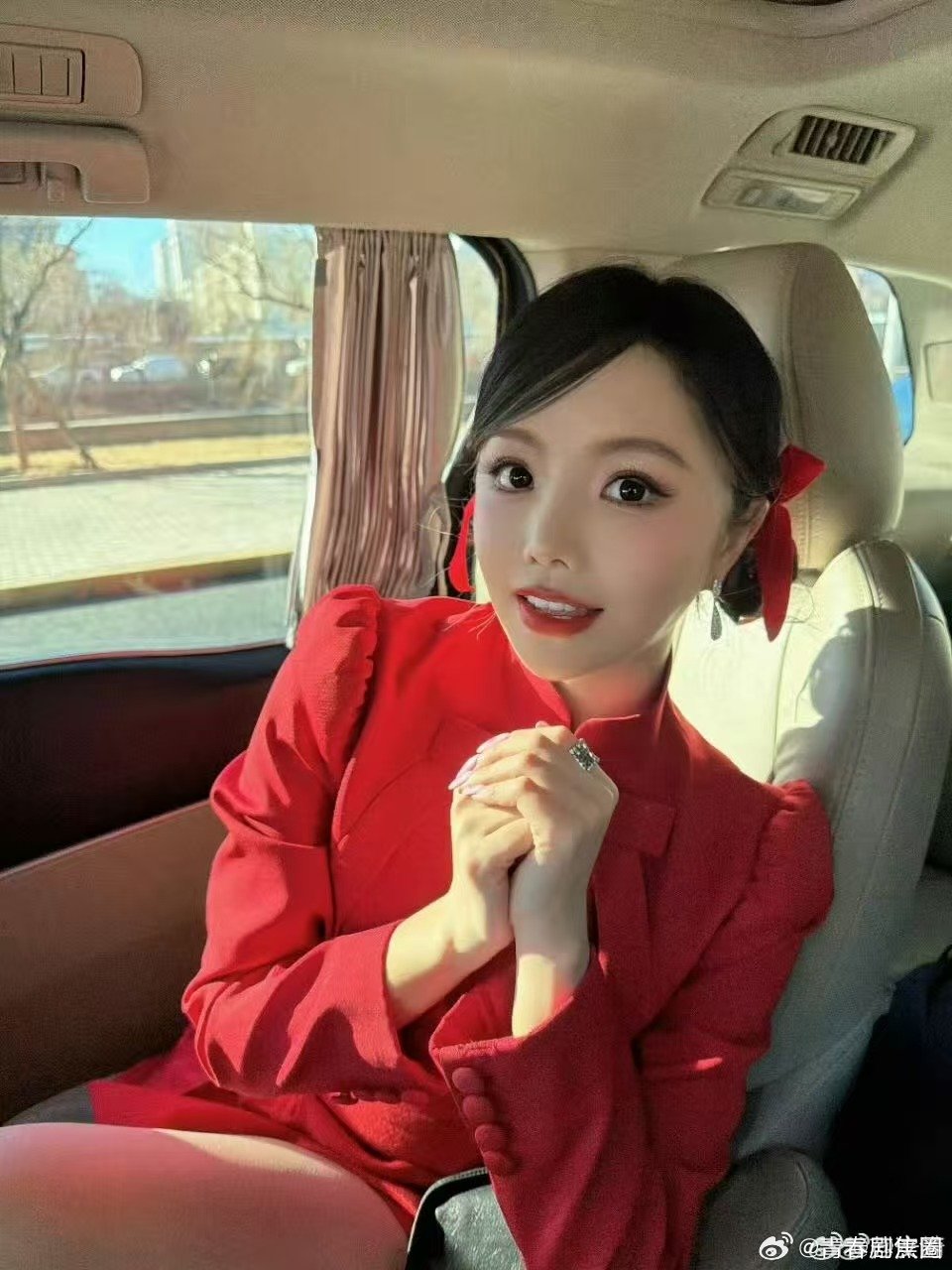 安崎浪姐年龄最小的乘风2026从勇敢自荐到成功登上乘风舞台，安崎用行动证明努力不