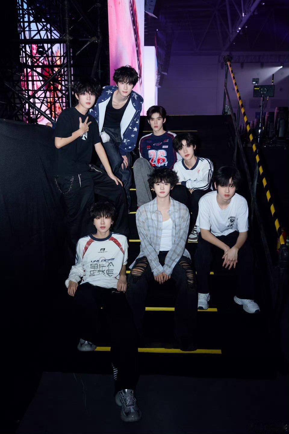 TF四代状态少年们整装待发，期待今天见面会