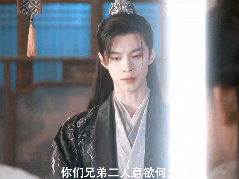 何与阴湿男鬼、何与百花杀阴湿男鬼朝堂之上与世无争，私下暗处算计人心，何与完美演出