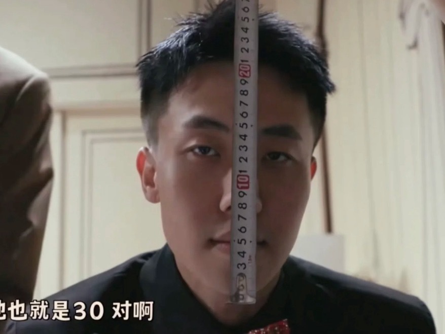 打破世界纪录的三张脸九口脸吗 到底谁最长！！！ 