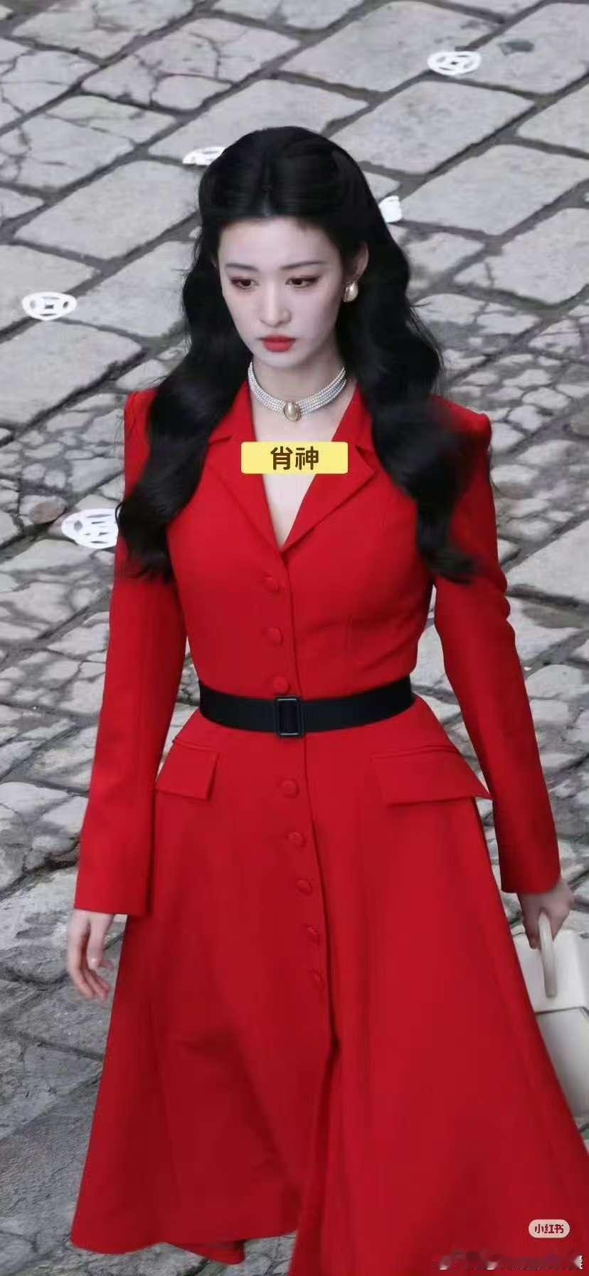 王楚然红裙造型王楚然这一秒过火红裙造型王楚然红裙造型，好美，[太开心][太开心]