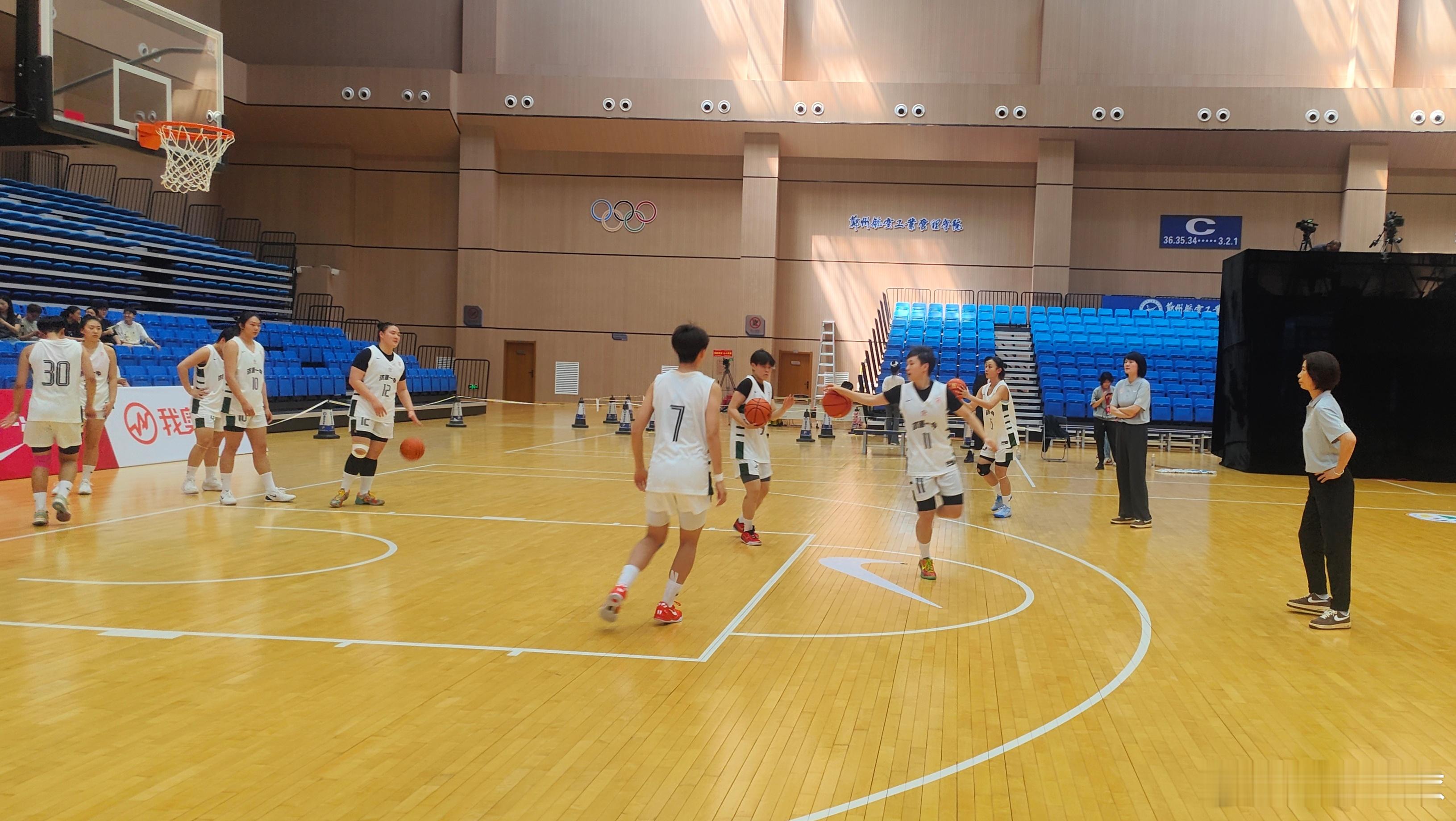 耐高东区女篮决赛——济源一中vs日照一中！🏀🏀🏀🔥🔥🔥老徐说球之旅河