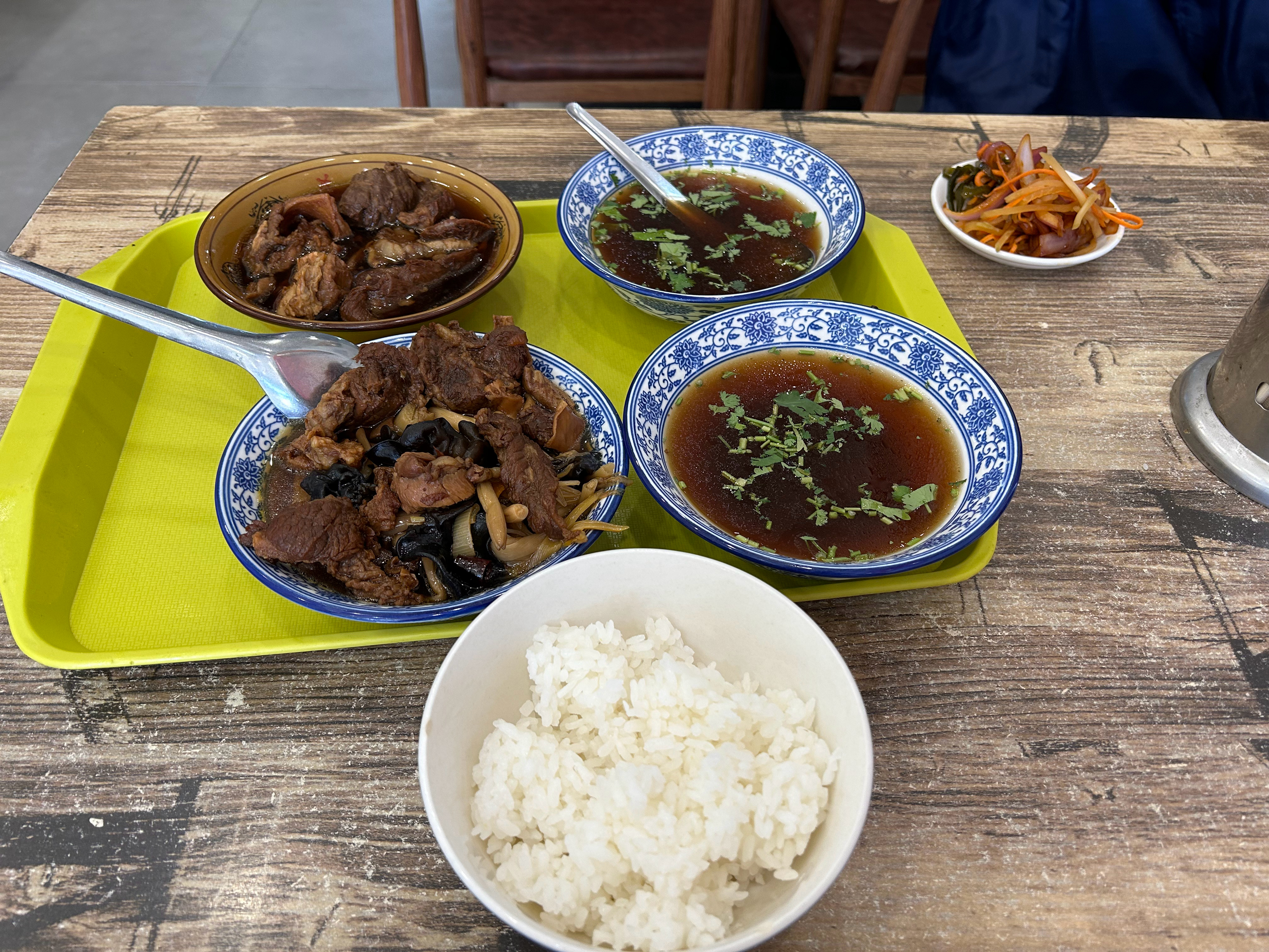 碗里的肉是我的，另一个碗里的肉也是我的。 ​​​