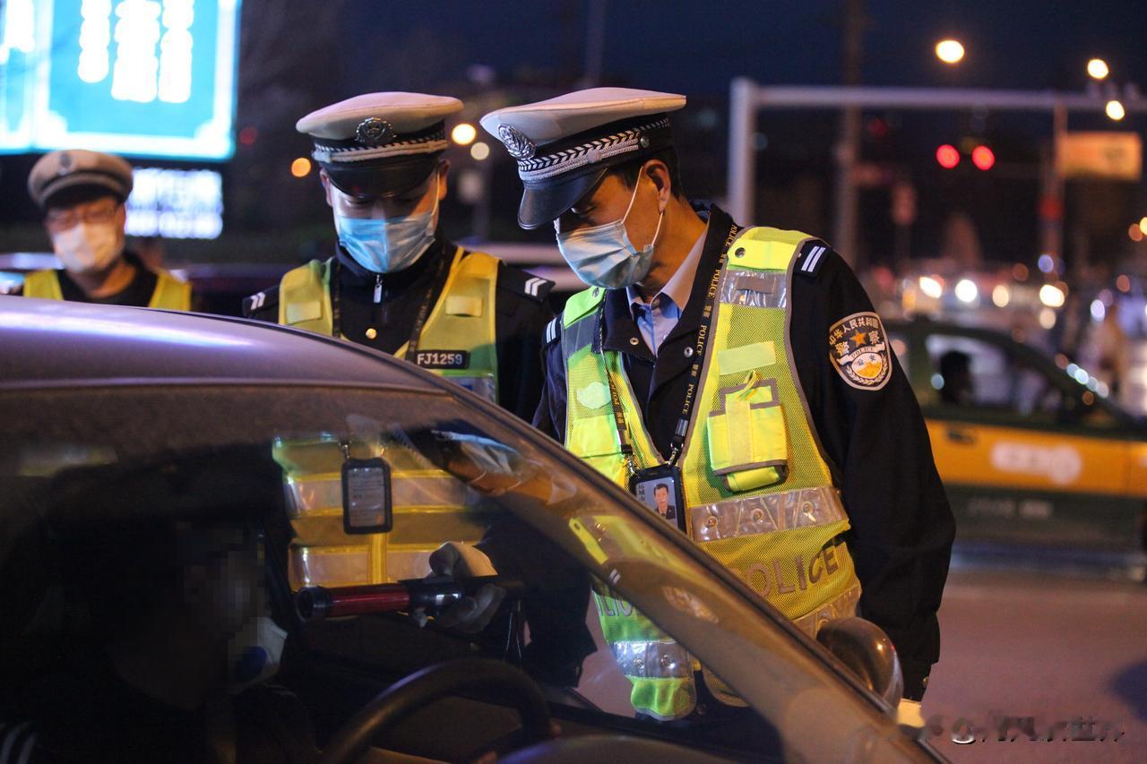 遇到查酒驾，交警未主动出示执法证件，你会要求出示吗？山西吕梁这起案件给出了关键答