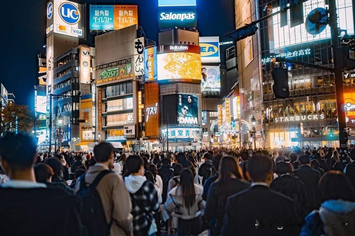 接触过大量日本人后，我可以很负责任的说：1：绝大部分日本人对于二战期间的暴行都知