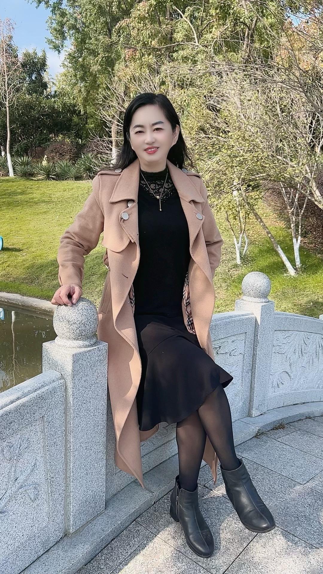 时尚穿搭 时髦有风度依然有温度  简约大气