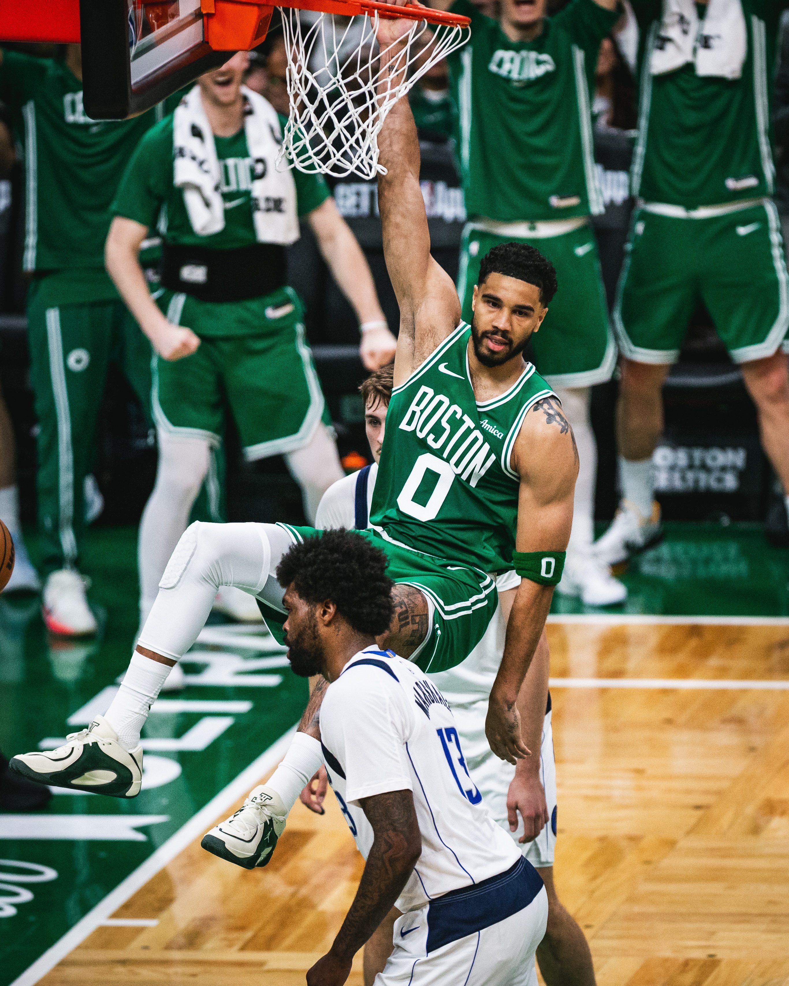 塔图姆复出半场打了14分钟，8投2中贡献5分5板5助，一切向好！ 