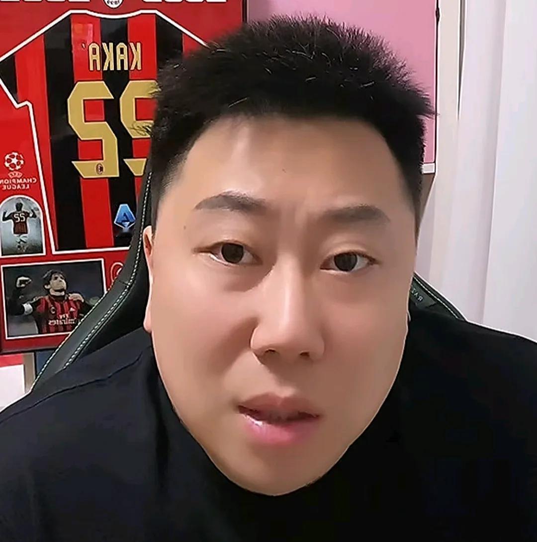 媒体人李宝库认为上海德比主裁判偏向上海海港。
在中超比赛上海申花对阵上海海港的比