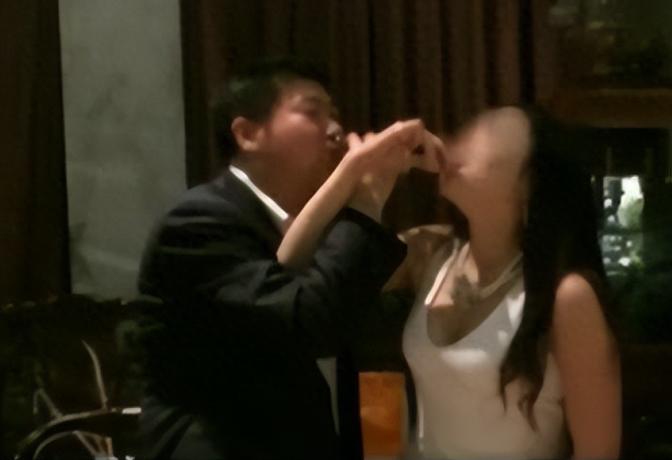 新婚33天，陕西爱妻卷款逃往美国，丈夫花费9年把爱妻判刑65年。

2015年6