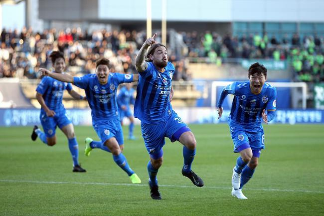 韩职 富川FCvs全北现代个人看法：全北现代功勋离任后阵容出现断层，近期进攻陷入
