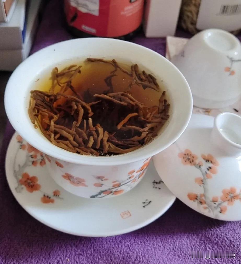 轻煮时光慢煮茶，喜怒哀乐皆可有。