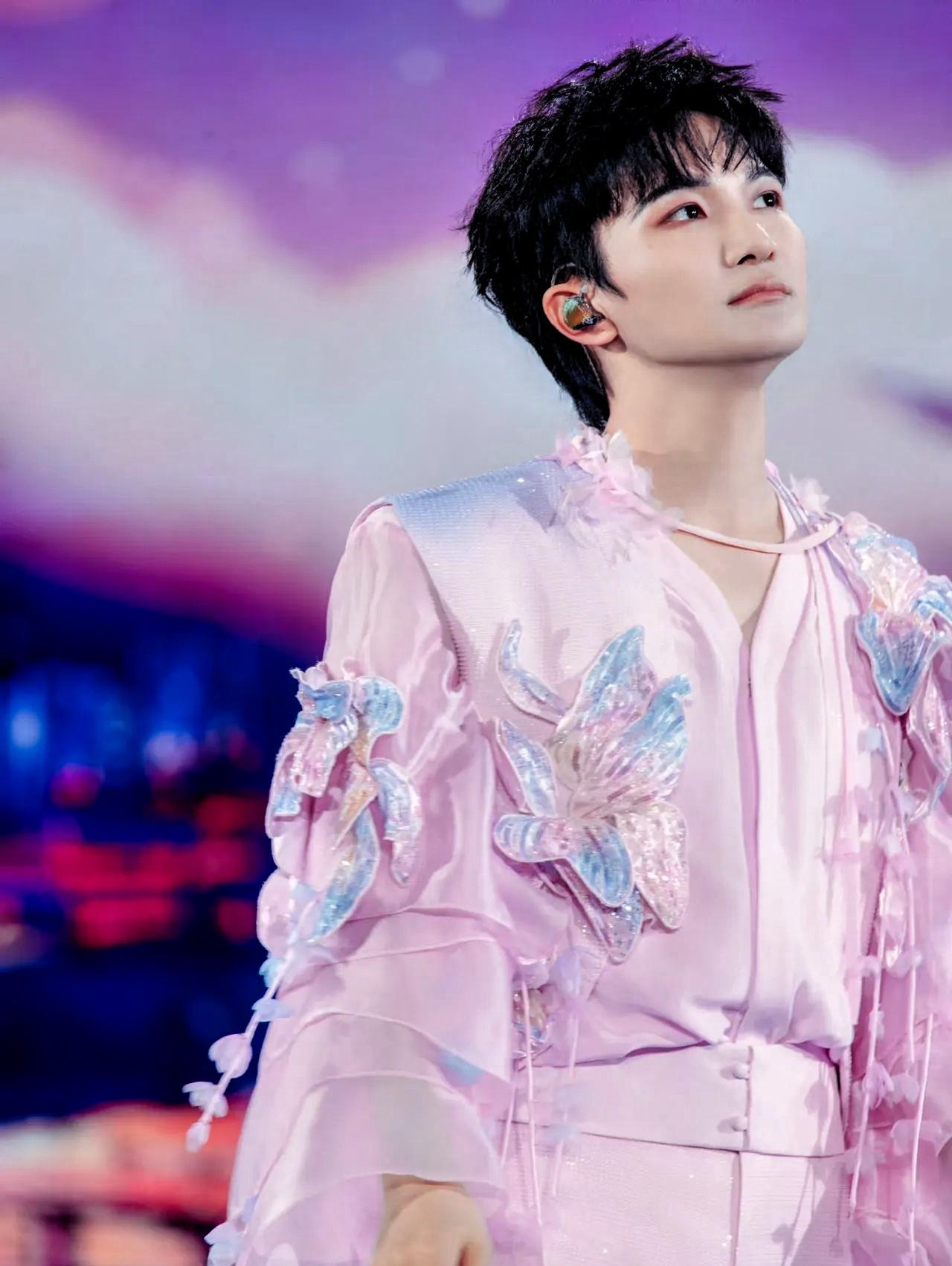 这下周深真出名了，
不仅仅是粉丝知道，
全国人民都知道了，你捐的100w竟然是你