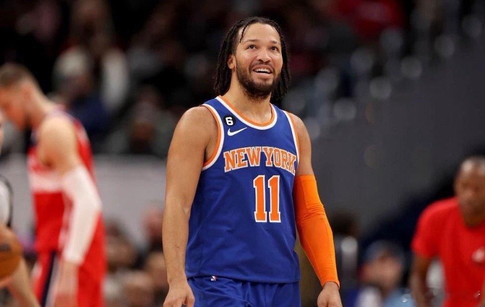 NBA常规赛，纽约尼克斯在主场以108-106的比分战胜休斯顿火箭。凭借这场胜利