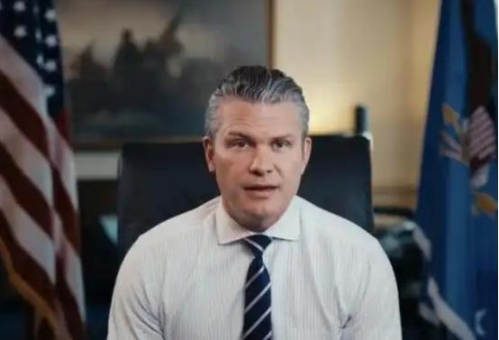 美军基地，刚出了个让所有士兵脊背发凉的命令。国防部长直接宣布：从现在起，所有士兵