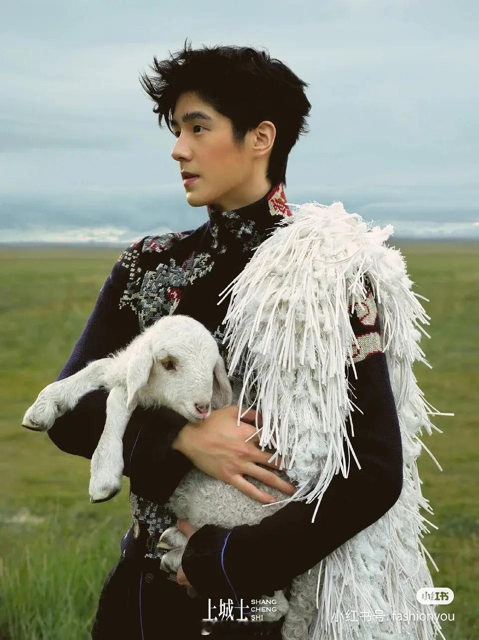 上城士镜头下的刘昊然怎么样？感觉这个杂志真的很会拍 ​​​