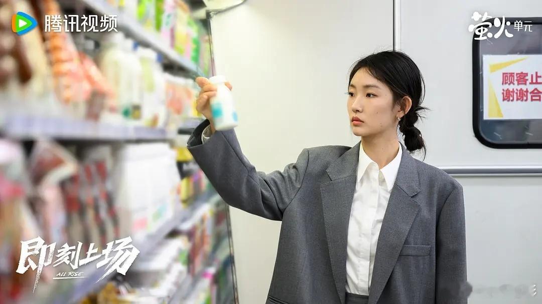 即刻上场收官 《即刻上场》是一部年轻群体的职场剧，然而亮点和败笔也都因为群像。群