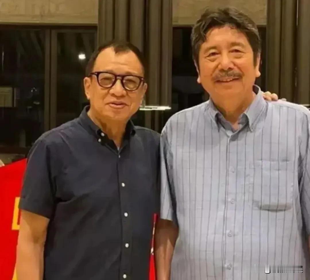 这是2021年7月20日，许绍雄在社交平台，晒的两张与表弟的合照，他的表弟是大文