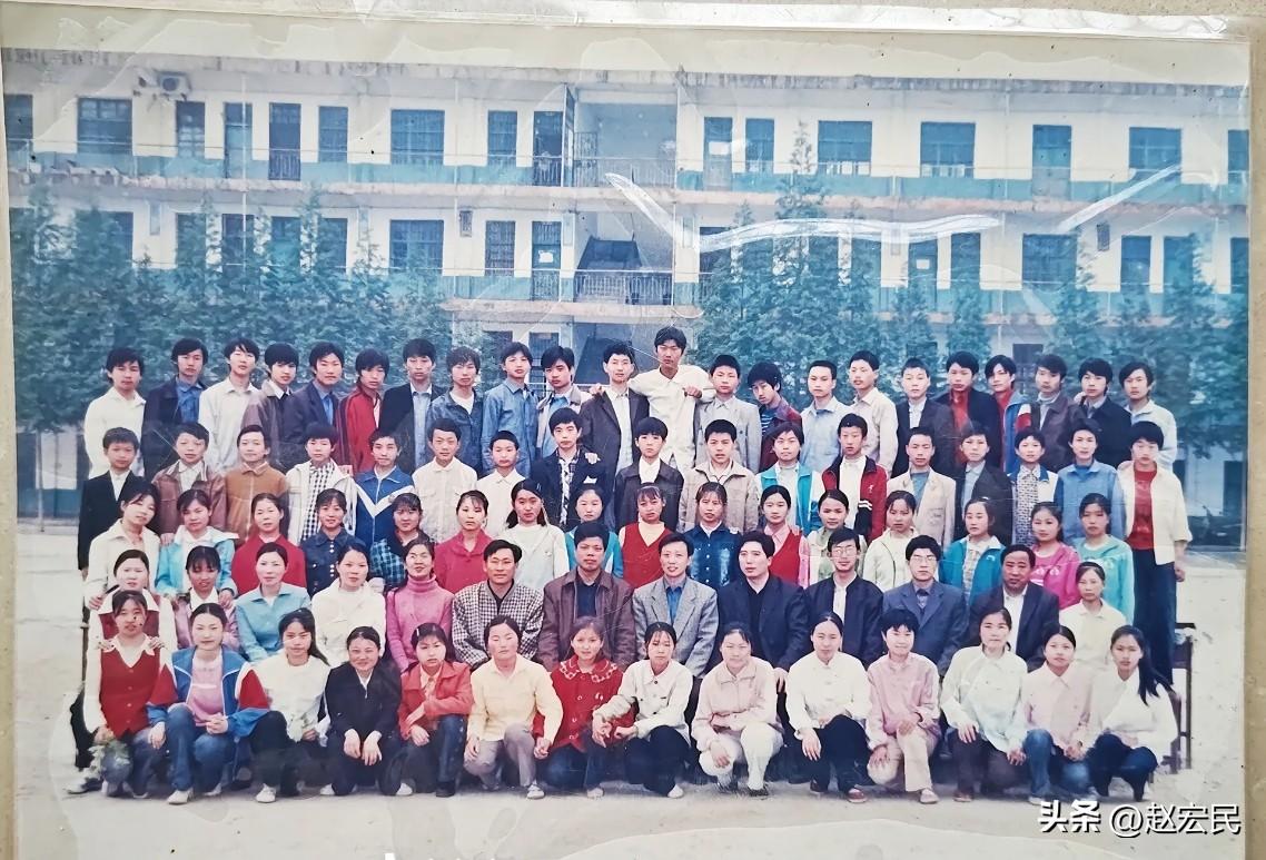 我找到了你初中同学毕业的大合影
