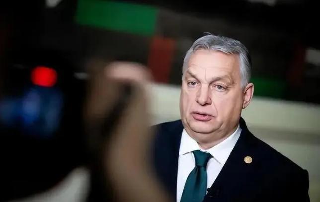 匈牙利总理欧尔班，近日在接受美国博主诺法尔采访时直言不讳地说：我认为有人能打败中