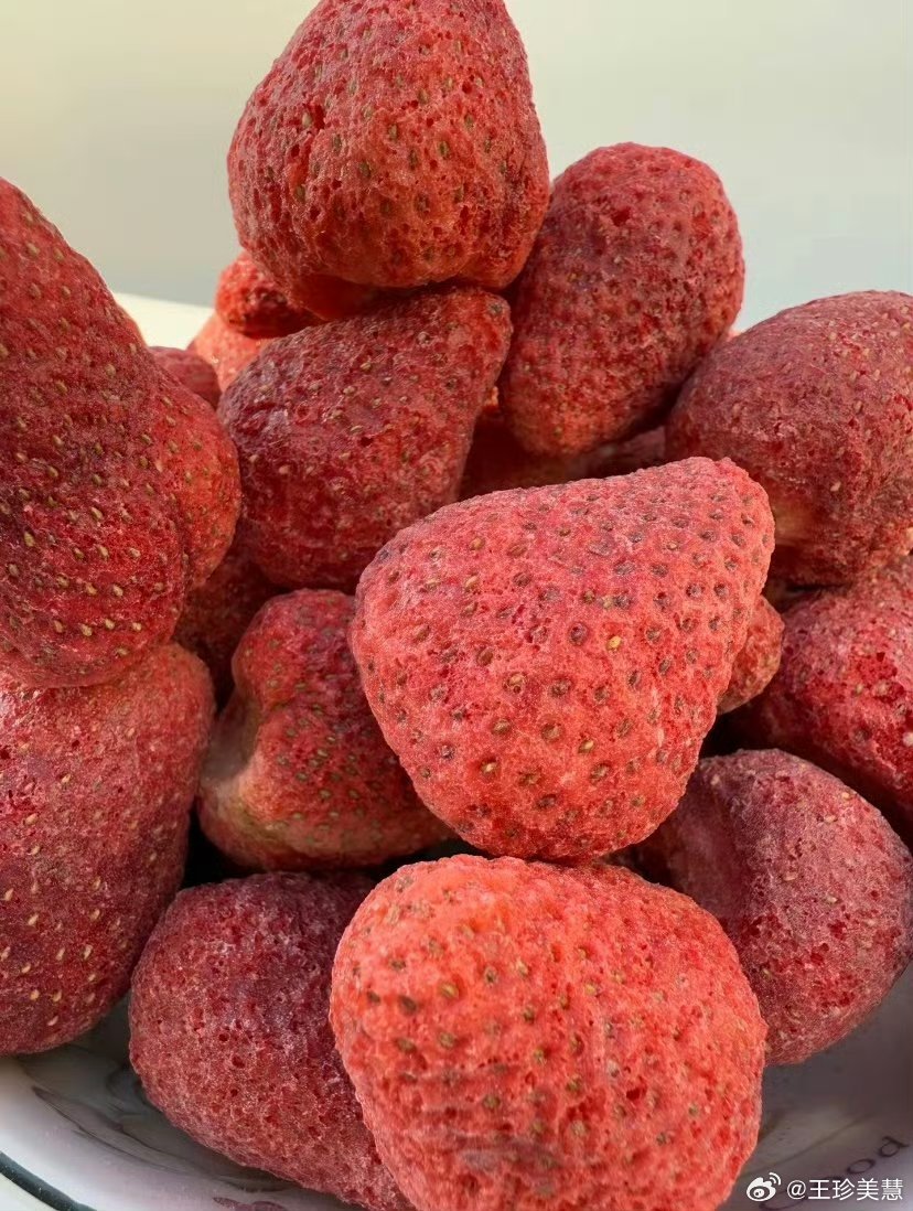 冻干草莓测出二十几种农药本来是蛮喜欢吃冻干草莓的之前还老喜欢在罗森里买冰冻的吃现