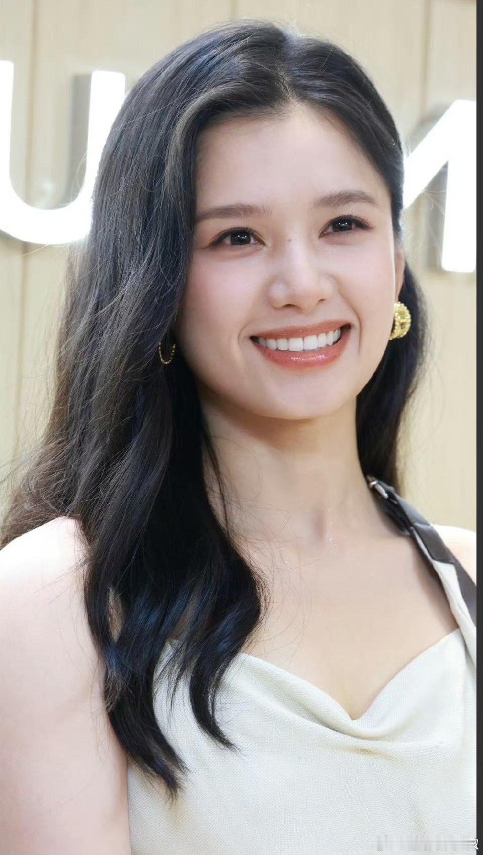 张婧仪看起来是东南亚长相吗 