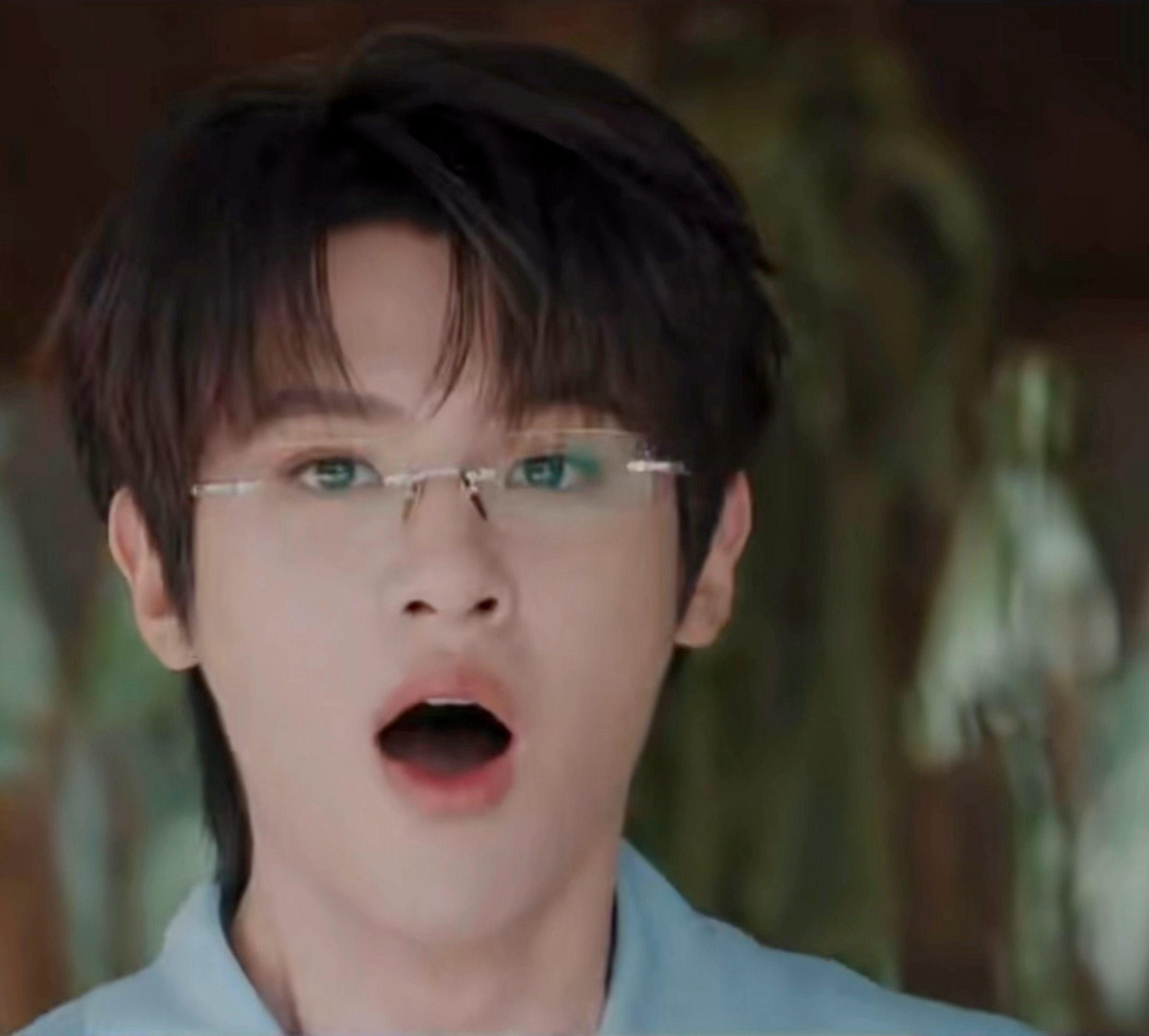 好漂亮的小腿👓 