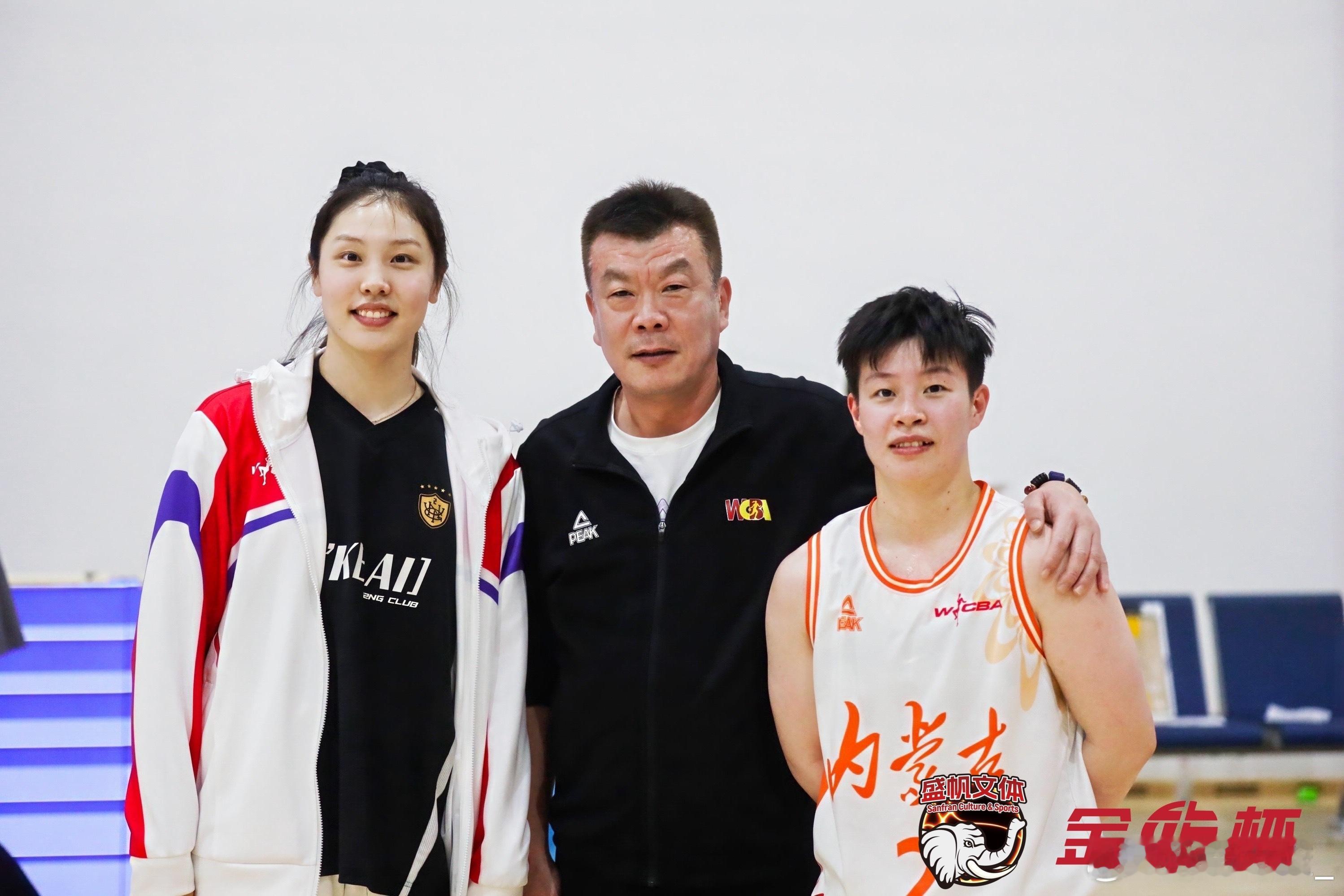 2024年“金篮杯”职业女篮大奖赛揭幕战，内蒙古农信VS武汉盛帆黄鹤，两位国手张