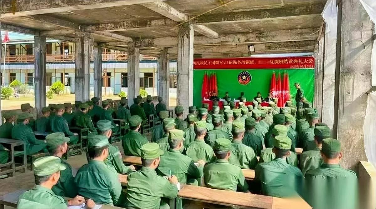 果敢恶魔父子被判死刑！

曾灭门彭家的他们竟留致命隐患？

白所成父子受审时，一