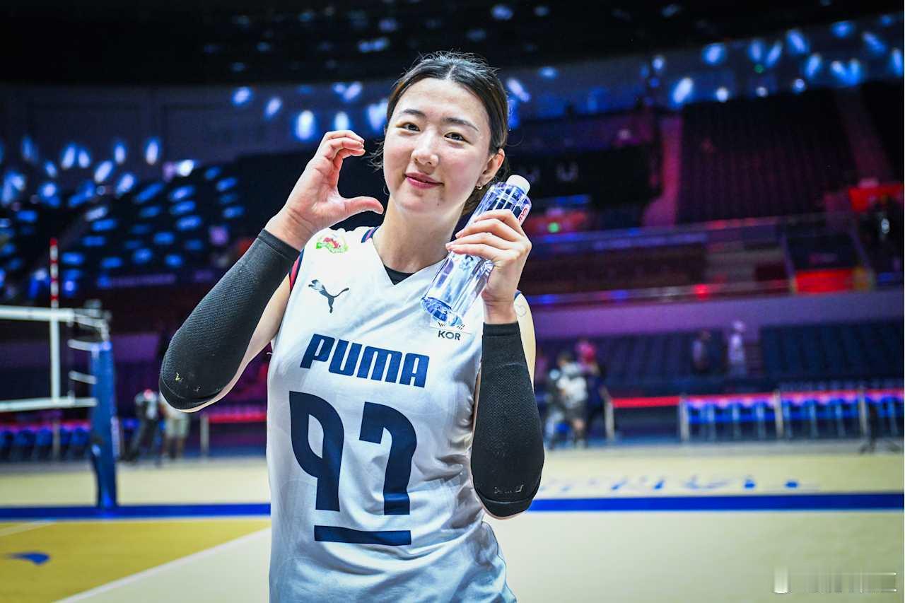国际排坛动态韩国女排截至目前，队长姜昭辉31扣5中4失误被拦 拦网1失误发球1失