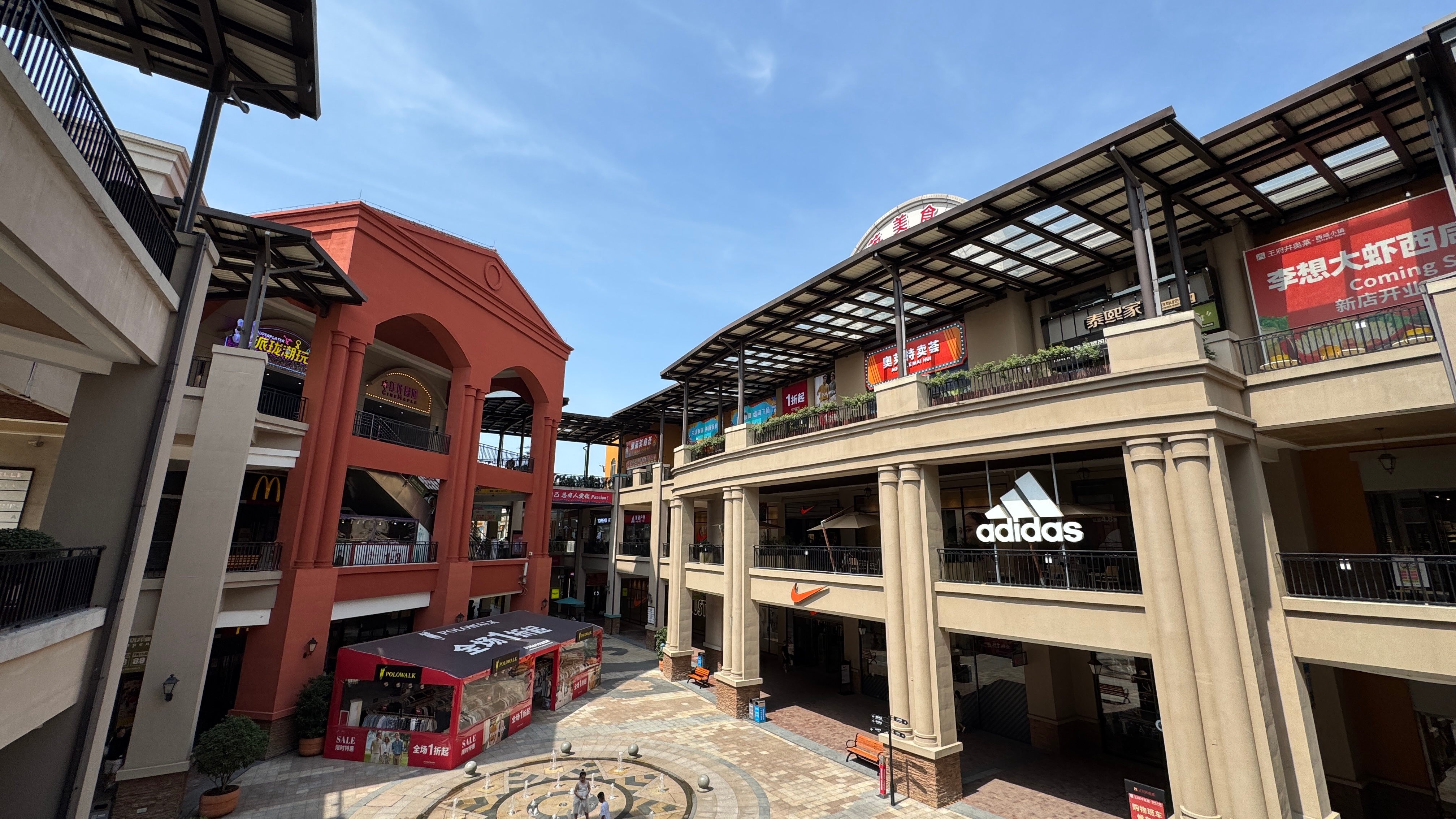 人民日报清醒的一段话：“千万别再假大方了，吃饭抢着买单，随份子第一个，从不计较零