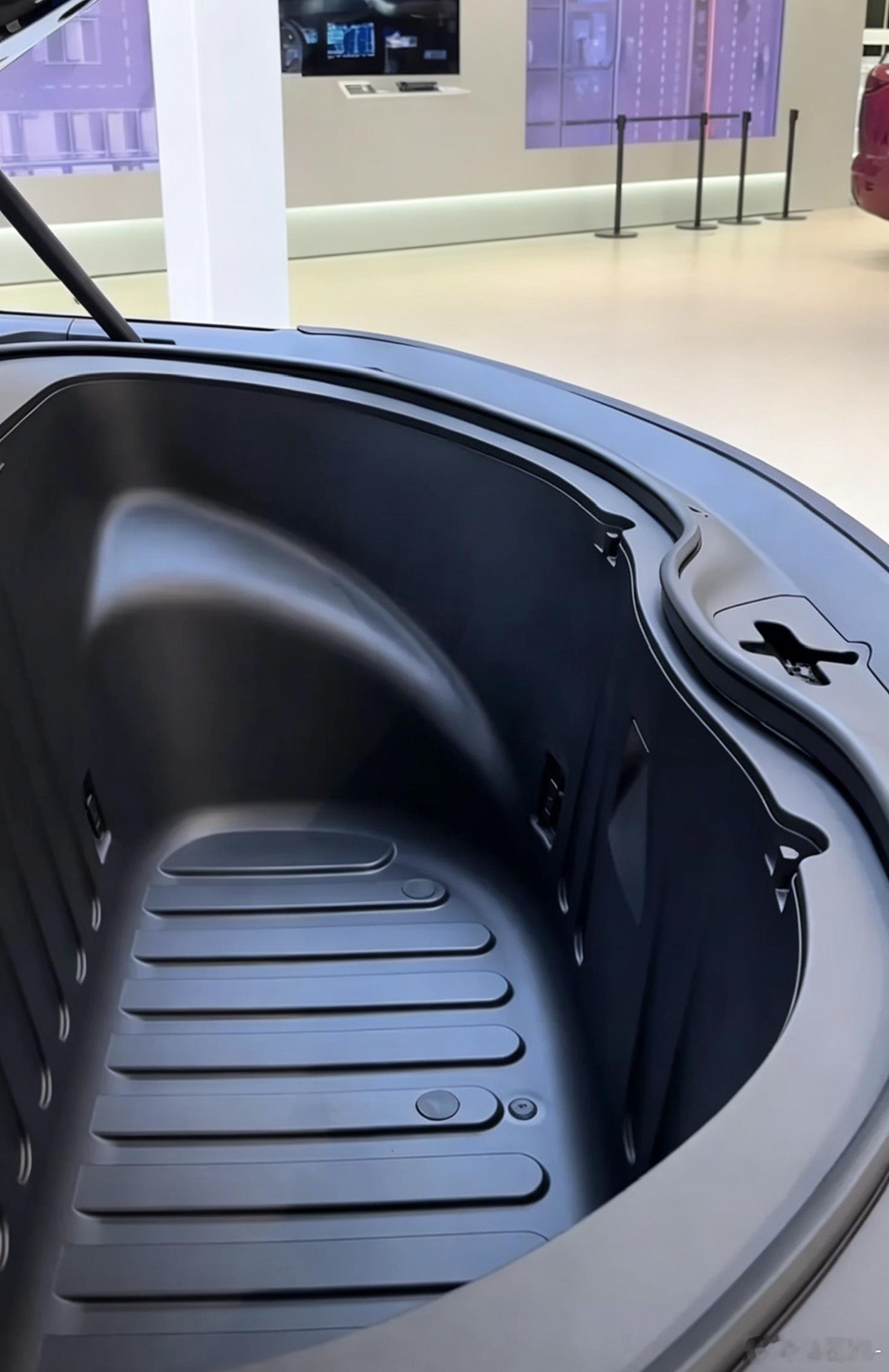 国内最大前备箱，比亚迪大唐252L，可以在里面泡澡了 