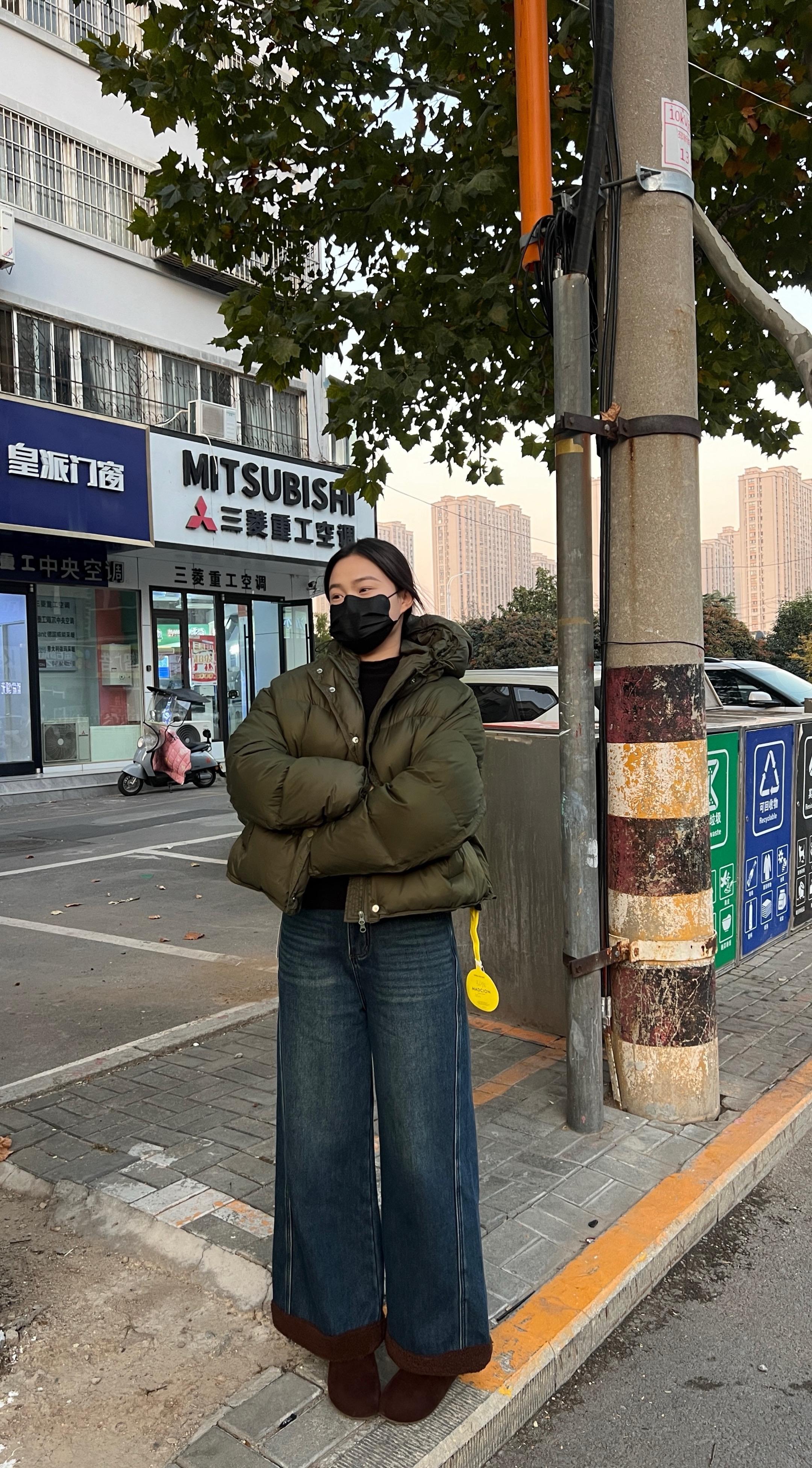 我们都不懂离别的重量。直到某一天冷空气裹挟着回忆涌入了肺