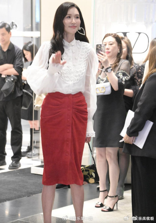 林志玲回应复出拍戏 据港媒，林志玲出席品牌活动时回应时隔 8 年拍摄《玉兰花开君