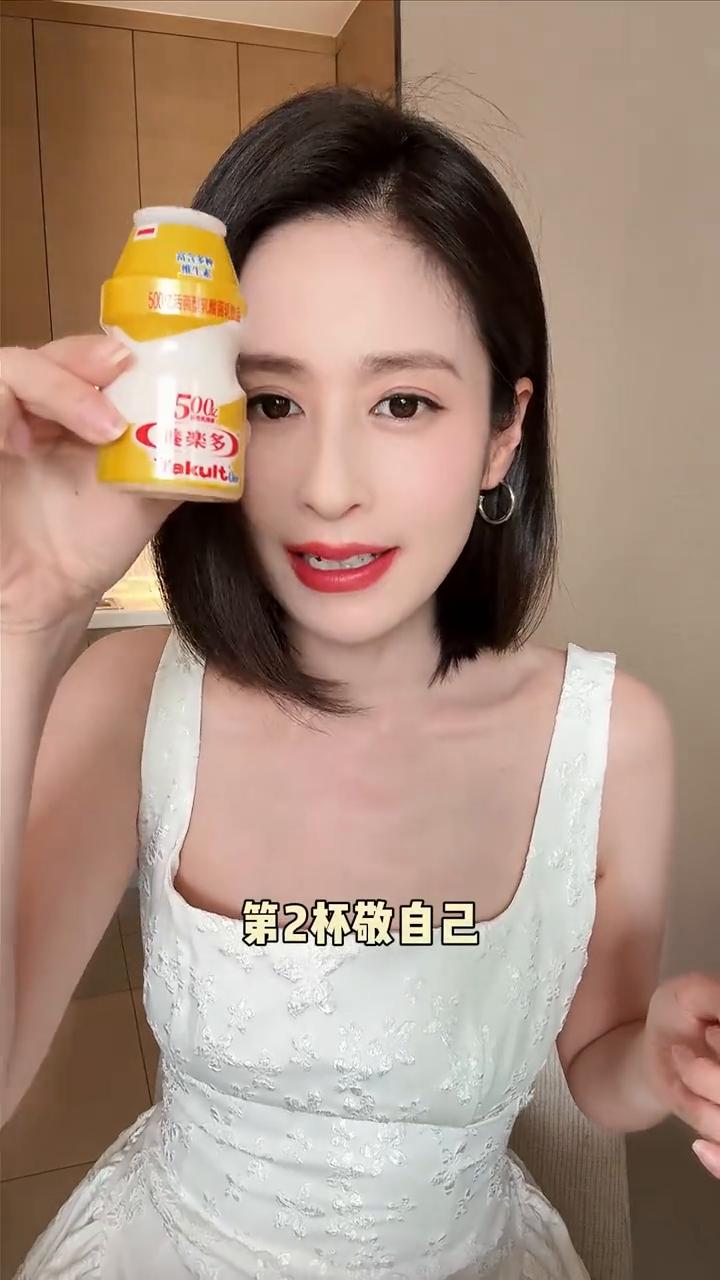·第1杯敬自己。开工时间不规律，老是忘记吃早饭，真的也是把身体搞坏了。现在我真的