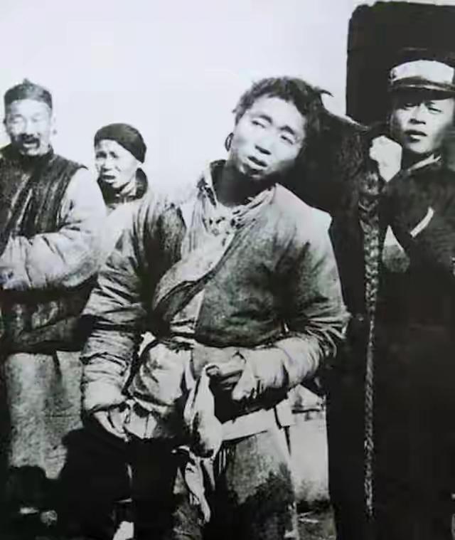 世修降表：孔府在辛亥革命后何时剪辫子
初期抗拒
辛亥革命后，民国政府颁布剪辫令，