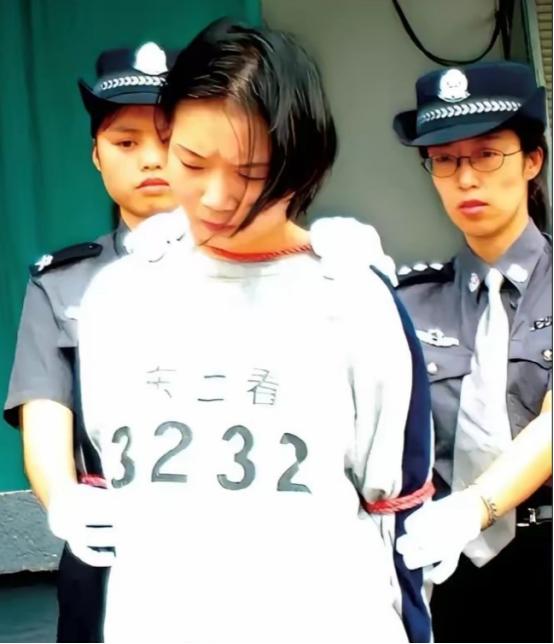 2004年，广东东莞，死刑犯吴艳辉因为在羁押期间已经怀孕，被改判为无期，而与她一