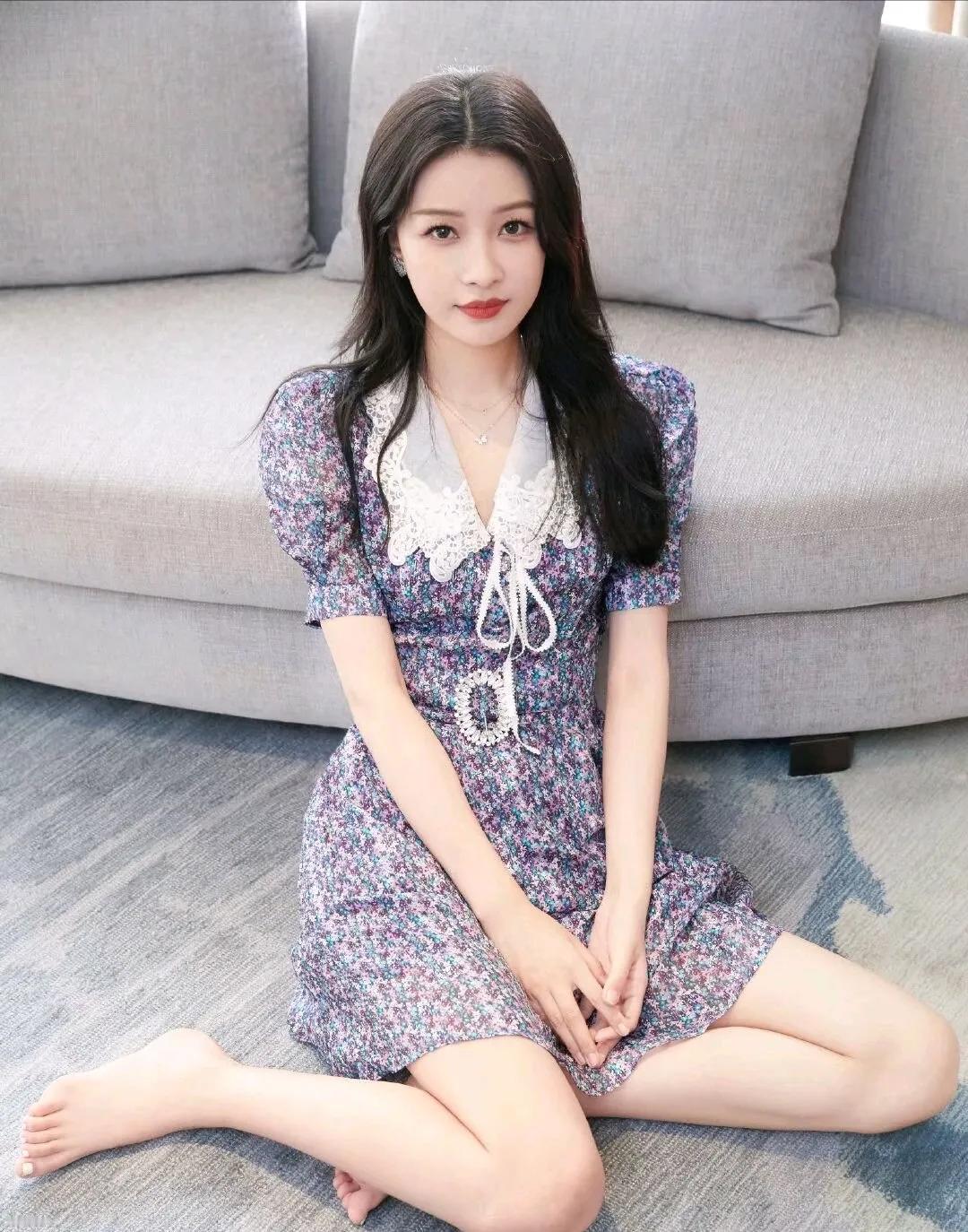 孙怡颜值高、气质好，和董子健曾是圈内备受看好的一对，两人婚后育有一女，却还是官宣