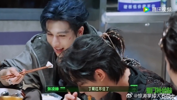 丁程鑫被哥哥叫成翘嘴丁程鑫一当哥哥就心软 小丁今天真的是过足了哥哥瘾，先是让人求