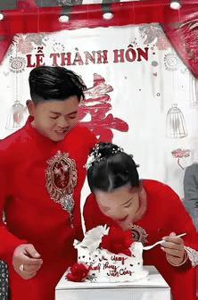 脑子不好
这个日子还这么捉弄自己的老婆
这怕不是人蠢心坏吧！