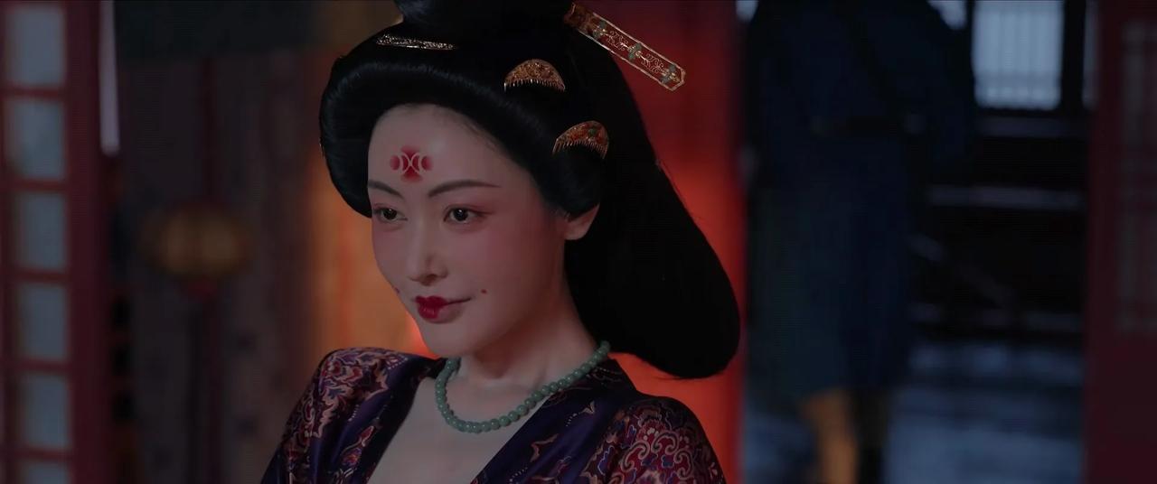 这竟然是张天爱，顶着这个妆容差点没认出来？

《长安的荔枝》开播，我竟然在剧中看