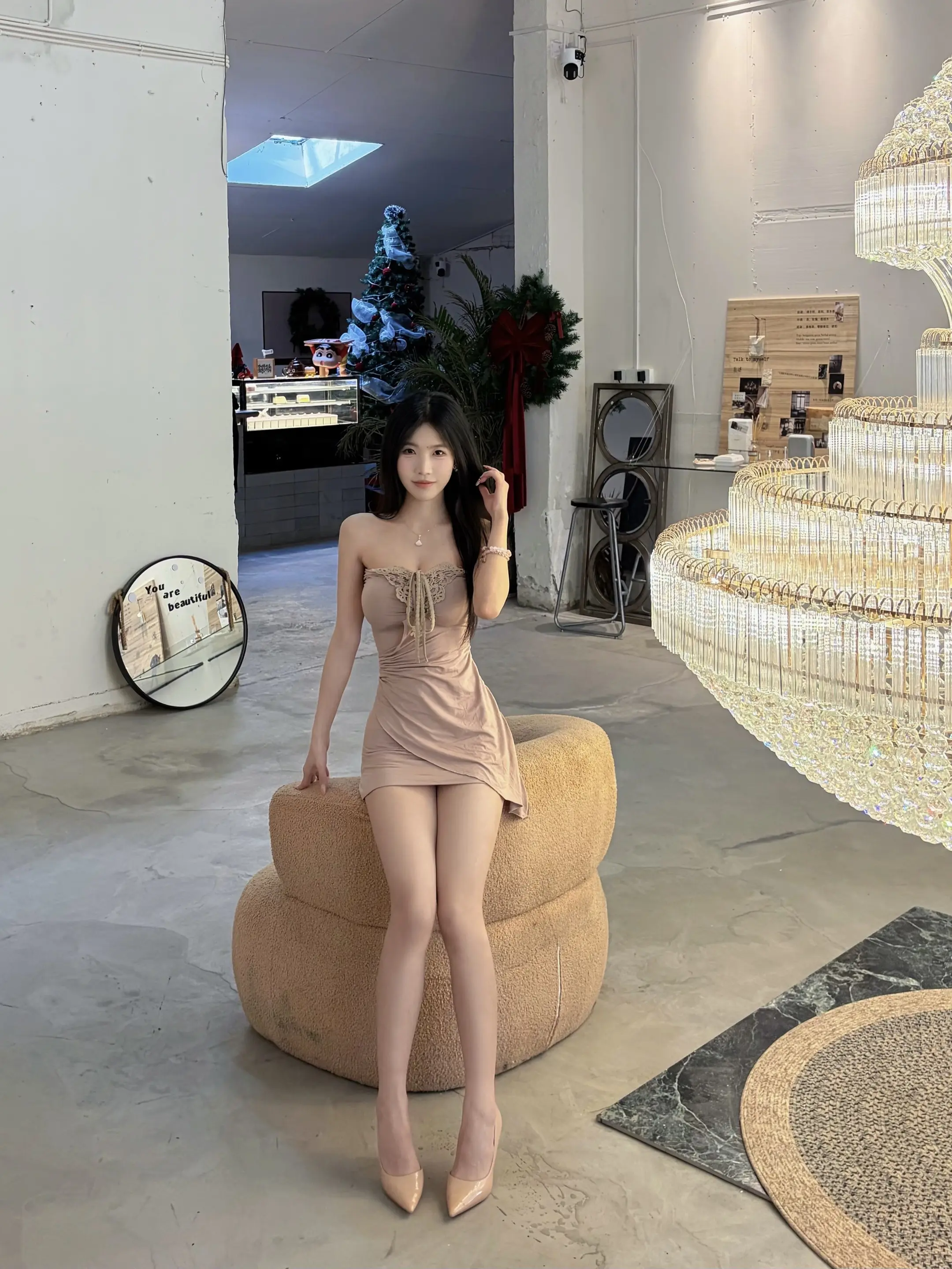 我希望你对别人都很冷淡 唯独看见我就有好心情 这就是我无耻的占有欲