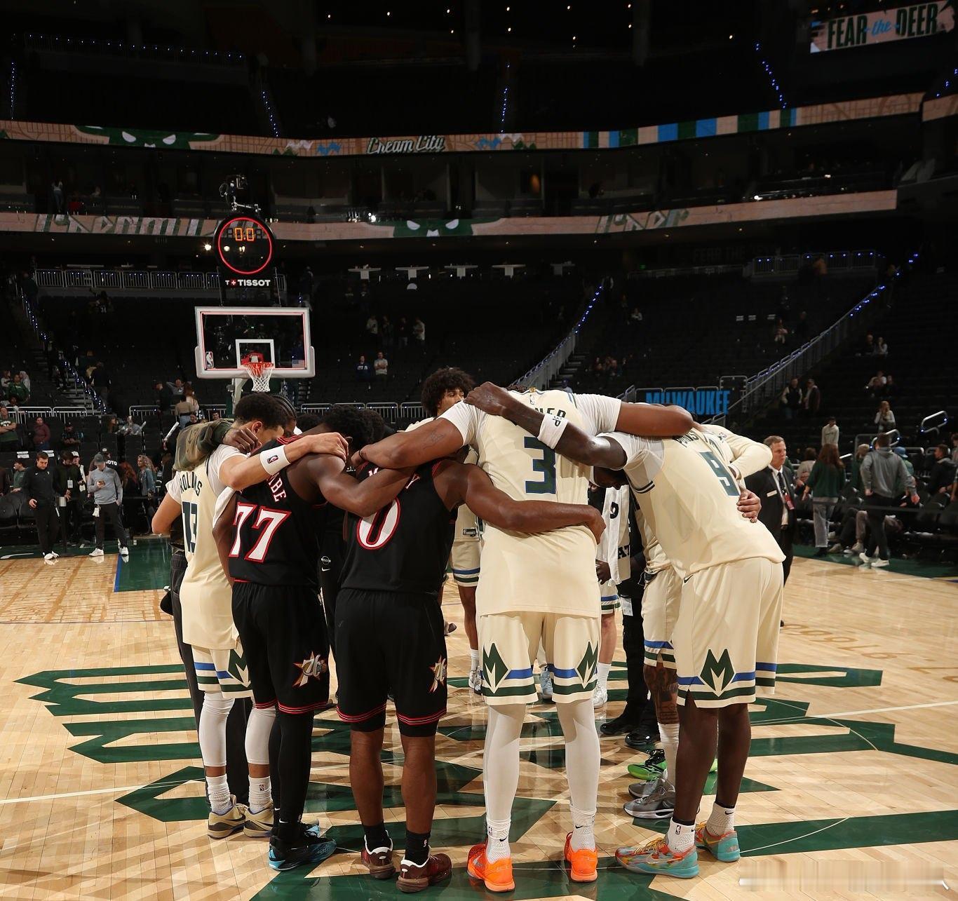 马克西与埃奇库姆赛后也加入到雄鹿的中圈祈祷仪式中。 