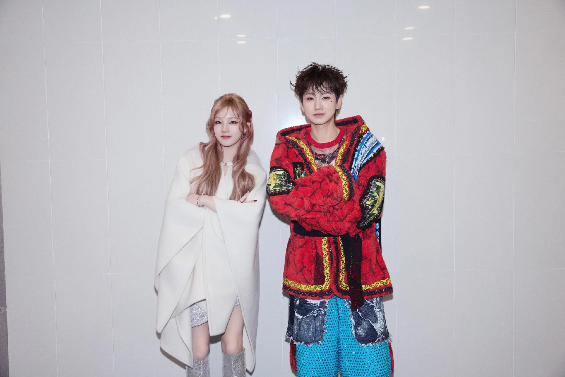 汪苏泷宋雨琦合照男帅女美泷泷跟宋雨琦在一起是真养眼啊，两个人唱歌也好听 