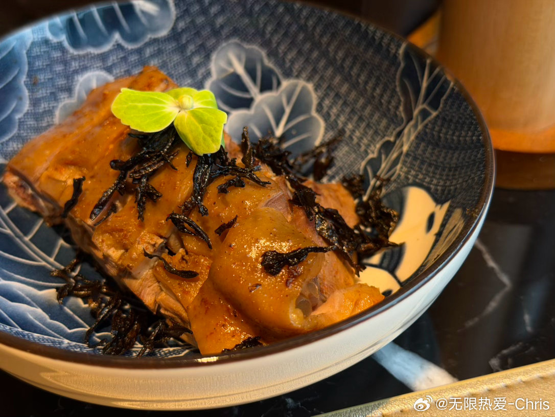 看下蔚来安排的精致盒饭～太合我胃口了 只不过对我来说 算放纵餐了我的日常plog