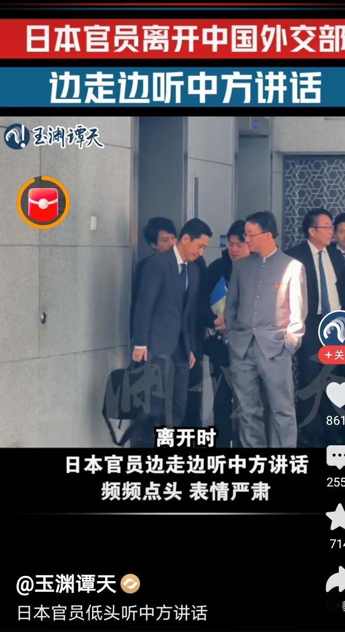 看穿你想向世界传递努力和解的小把戏，我特意把双手揣进裤兜，避免被你抓到。
想握手