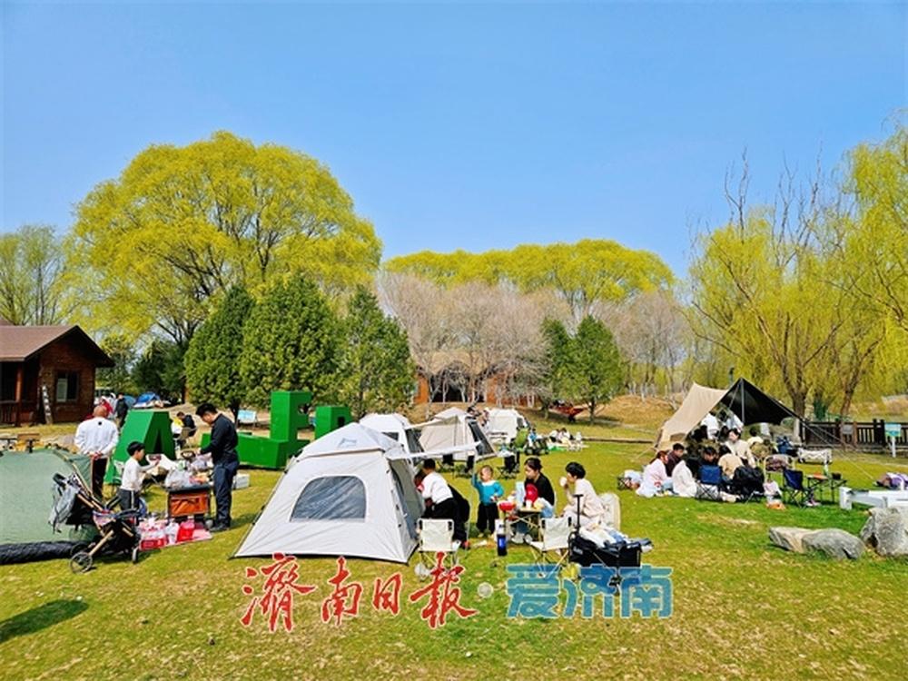 帐篷里的“诗与远方”，需要一把规矩的尺！春日渐深，济南的山水之间悄然换了模样。漫